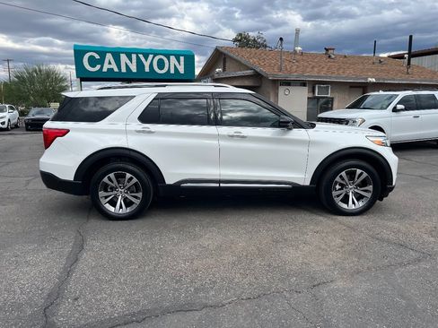 Used 2020 Ford Explorer Platinum image 3