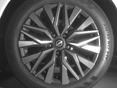 Used 2025 Nissan Altima 2.5 SV image 14