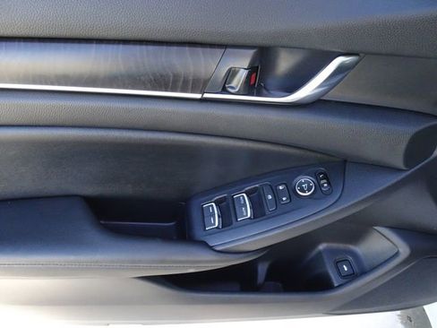 Certified 2019 Honda Accord EX image 8