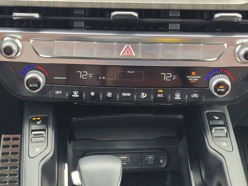 Used 2024 Kia Telluride SX w/ Towing Package FWD image 17