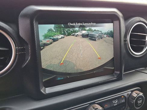Used 2023 Jeep Wrangler Unlimited Sahara w/ Cold Weather Group AWD/4WD image 21