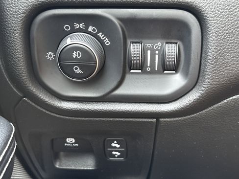 Used 2025 RAM 1500 Laramie w/ Night Edition AWD/4WD image 33