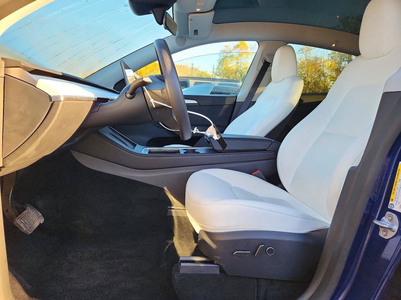 Used 2025 Tesla Model Y Long Range RWD image 5