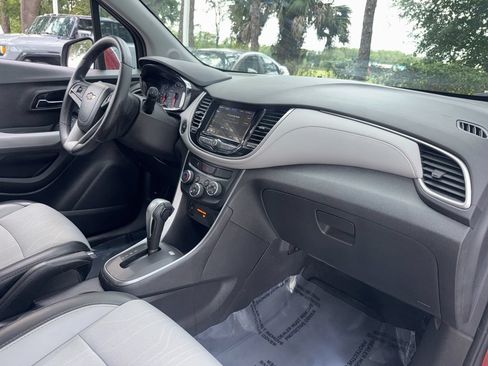 Used 2018 Chevrolet Trax LT w/ Driver Confidence Package FWD image 19