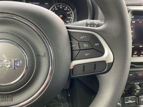 Used 2023 Jeep Renegade Latitude AWD/4WD image 17