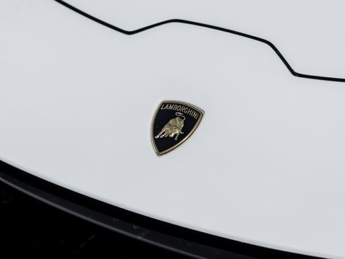 Used 2020 Lamborghini Huracan EVO image 20