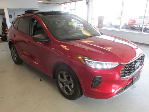 Used 2023 Ford Escape ST-Line image 3