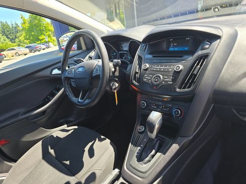 Used 2015 Ford Focus SE w/ SE Sport Package FWD image 10