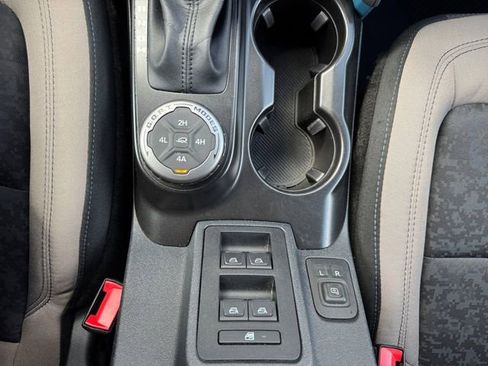 Used 2023 Ford Bronco Wildtrak image 12