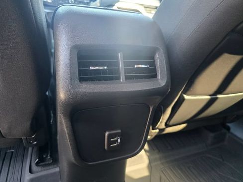Used 2023 GMC Terrain SLE w/ LPO, Floor Liner Package AWD/4WD image 32