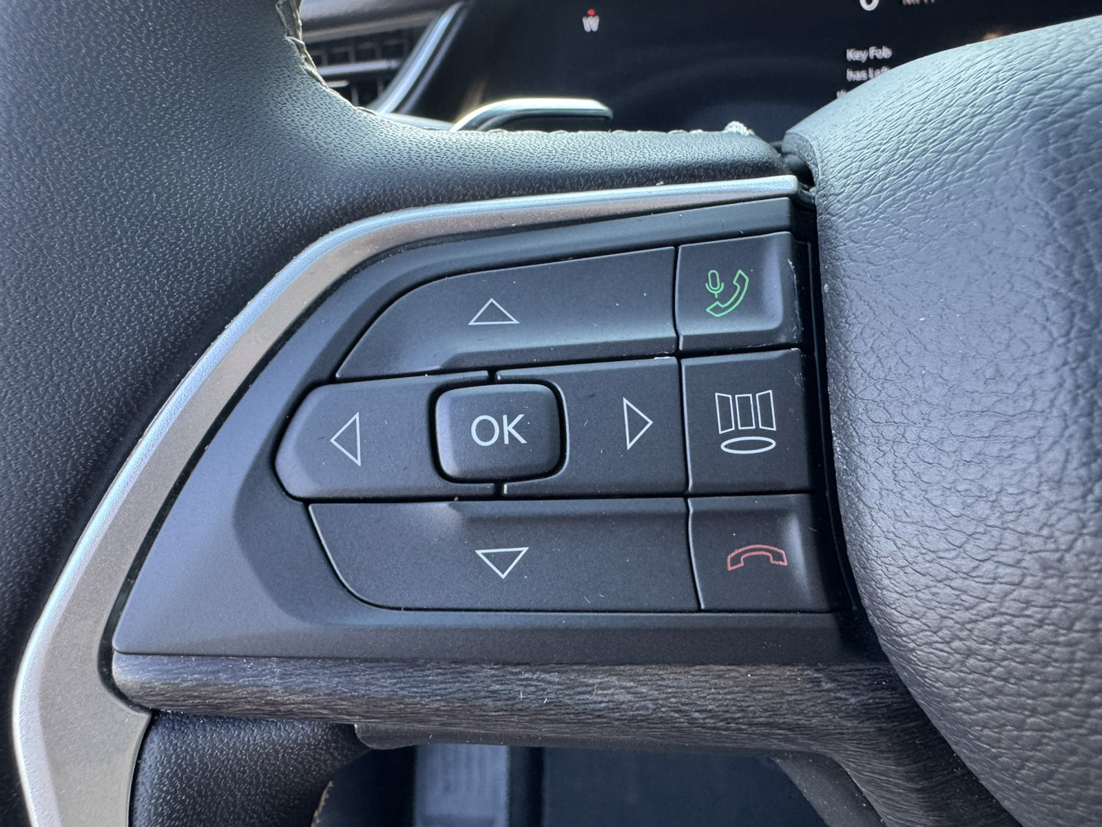 Used 2025 Jeep Grand Cherokee Limited w/ Luxury Tech Group II RWD image 34