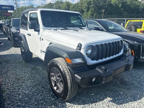Used 2025 Jeep Wrangler Sport AWD/4WD image 2