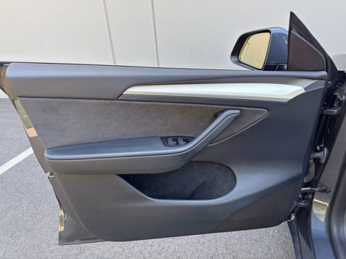 Used 2023 Tesla Model Y Long Range image 42