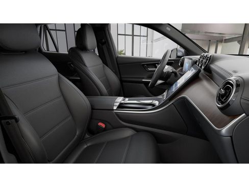 Certified 2025 Mercedes-Benz GLC 300 4MATIC image 4