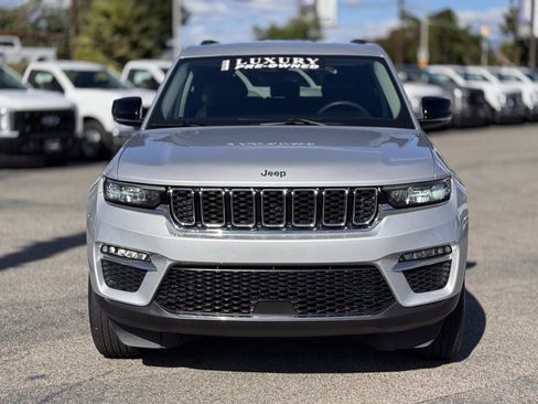 Used 2023 Jeep Grand Cherokee Limited image 6