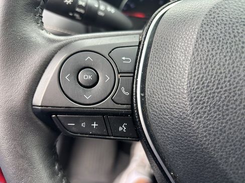 Used 2021 Toyota RAV4 XLE Premium image 12