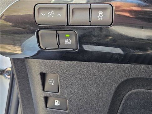 Used 2021 Toyota Prius Prime LE image 13