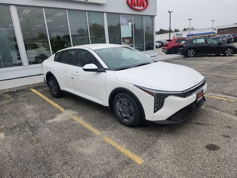 New 2025 Kia K4 LX image 5