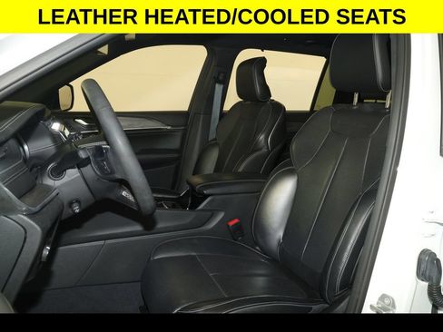 Used 2023 Jeep Grand Cherokee L Overland w/ Luxury Tech Group IV AWD/4WD image 4