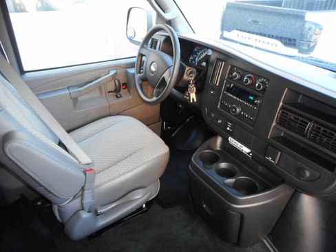 Used 2017 Chevrolet Express 3500 LT w/ LT Preferred Equipment Group RWD image 27