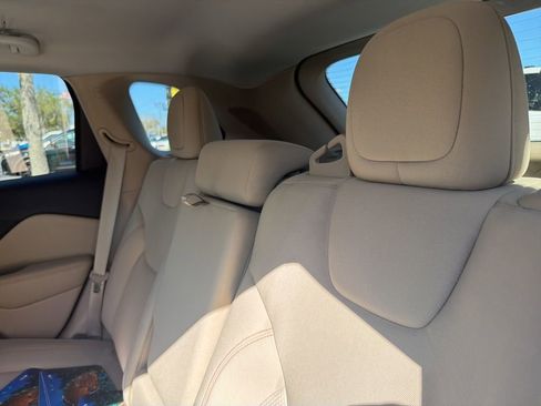 Used 2020 Jeep Cherokee Latitude image 11