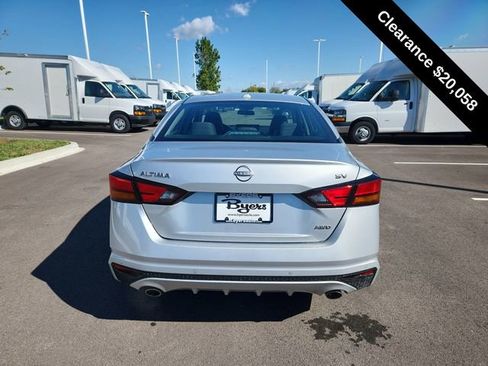 Used 2024 Nissan Altima 2.5 SV w/ SV Premium Package image 8