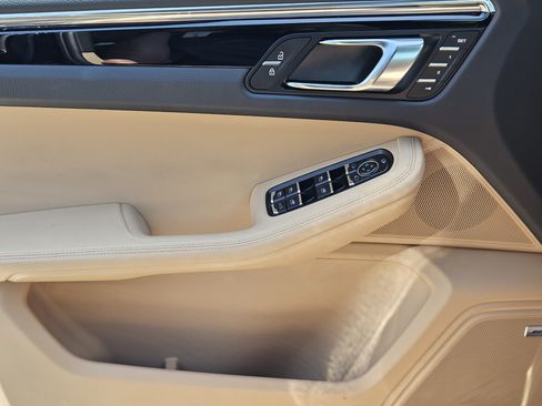 Certified 2026 Porsche Macan AWD/4WD image 22