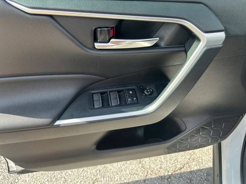 Used 2022 Toyota RAV4 XLE w/ Convenience Package AWD/4WD image 36