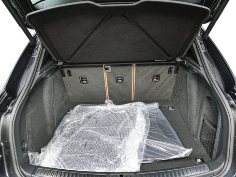 New 2026 Porsche Macan AWD/4WD image 31