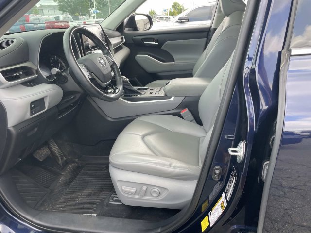 Used 2020 Toyota Highlander XLE AWD/4WD image 20