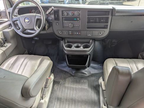 Used 2022 Chevrolet Express 3500 LS RWD image 10