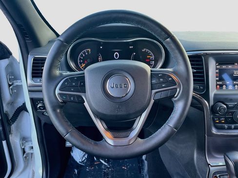Used 2019 Jeep Grand Cherokee Laredo AWD/4WD image 11