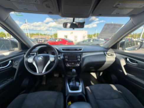 Used 2016 Nissan Rogue SV AWD/4WD image 12