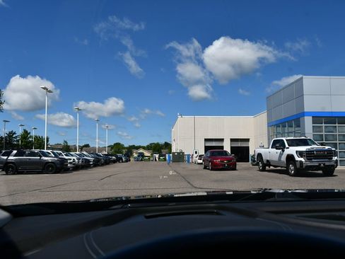 Used 2023 Buick Envision Avenir AWD/4WD image 34