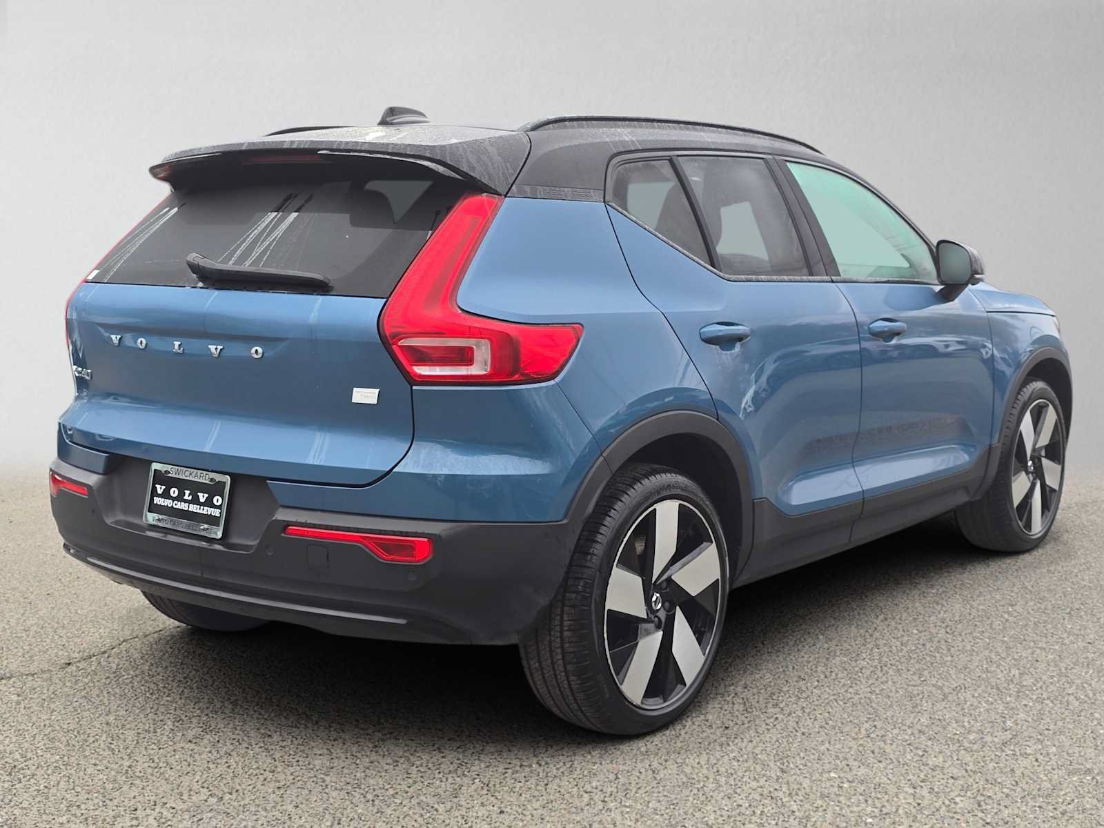 Certified 2023 Volvo XC40 Recharge Ultimate w/ Protection Package Premier AWD/4WD image 4