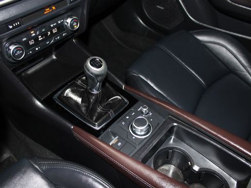 Used 2018 MAZDA MAZDA3 Touring image 8