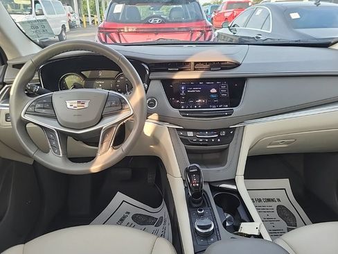 Used 2022 Cadillac XT5 Premium Luxury FWD image 8