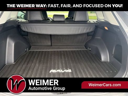 Used 2021 Toyota RAV4 LE AWD/4WD image 9