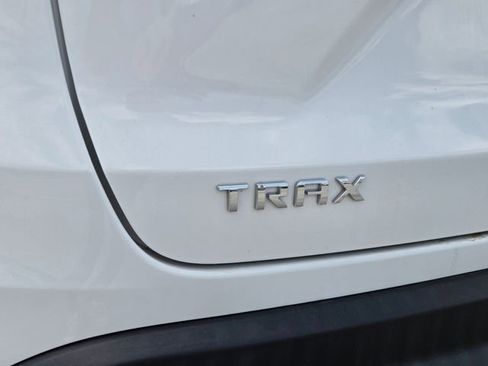 Used 2024 Chevrolet Trax LS w/ LS Convenience Package image 12