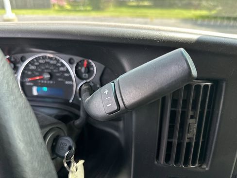 Used 2020 Chevrolet Express 2500 Extended image 17