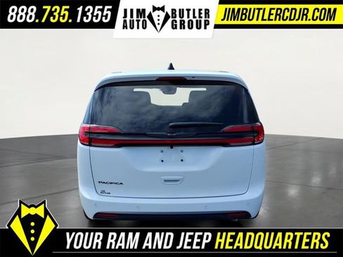 New 2026 Chrysler Pacifica Select image 5