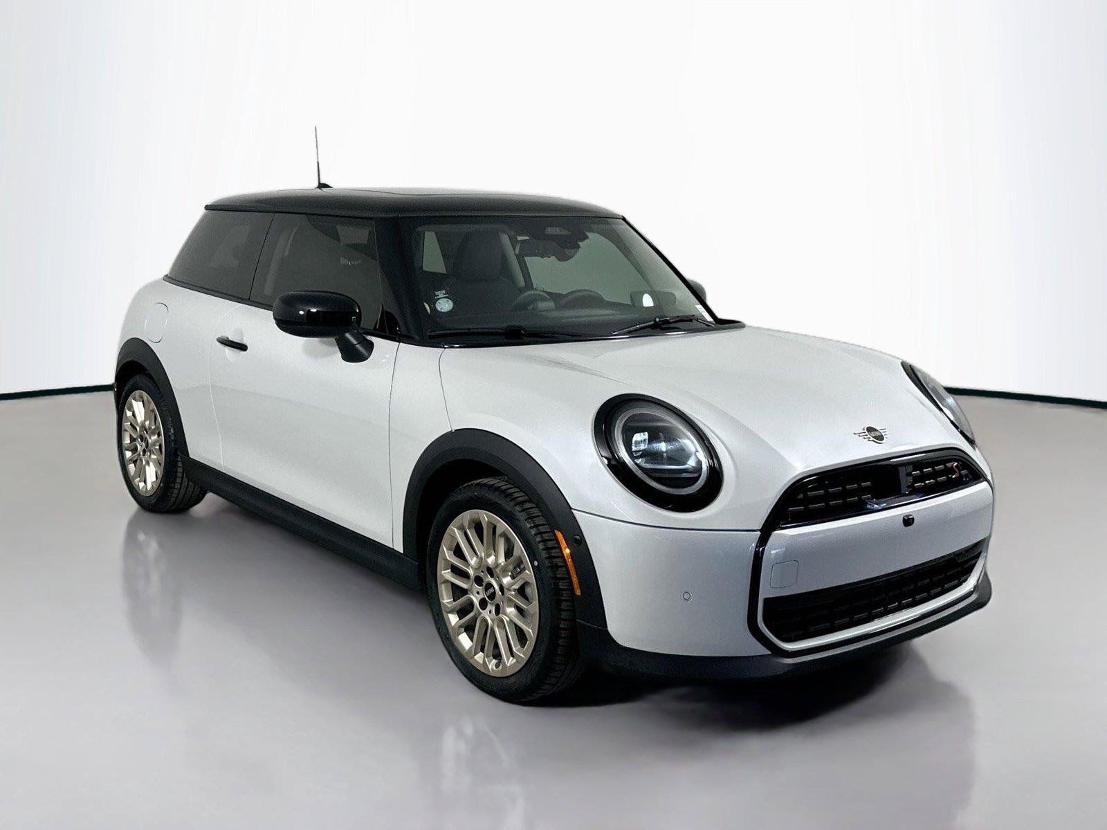 Used 2025 MINI Cooper S FWD image 3