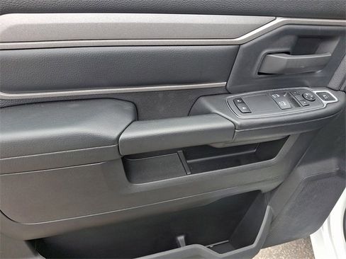 Used 2024 RAM 2500 Tradesman w/ Chrome Appearance Group image 10