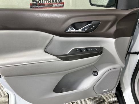 Used 2018 GMC Acadia SLT image 11