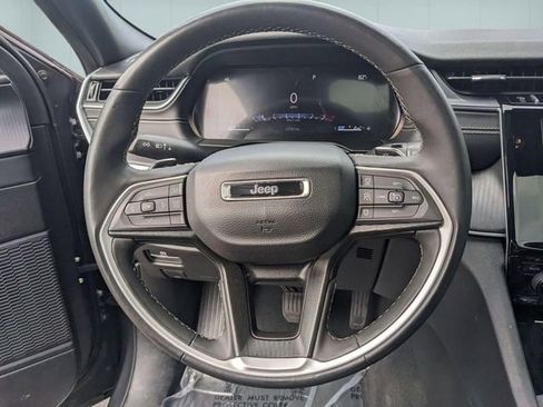 Used 2024 Jeep Grand Cherokee Altitude AWD/4WD image 19