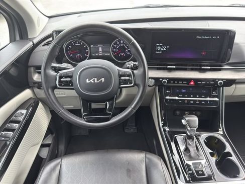 Used 2024 Kia Carnival EX FWD image 17