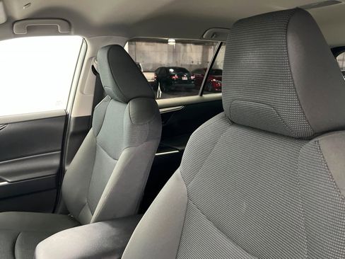 Used 2023 Toyota RAV4 LE AWD/4WD image 17