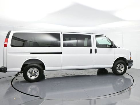 Used 2025 Chevrolet Express 3500 LT w/ LT Preferred Equipment Group image 8