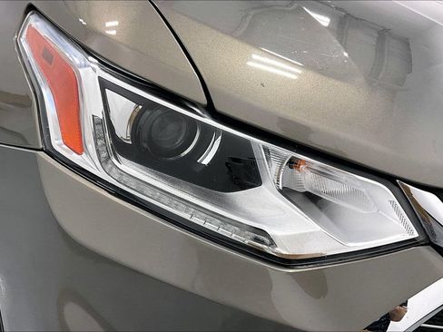 Used 2019 Chevrolet Traverse LT FWD image 34