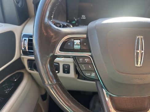 Used 2018 Lincoln Navigator Select w/ Technology Package image 22